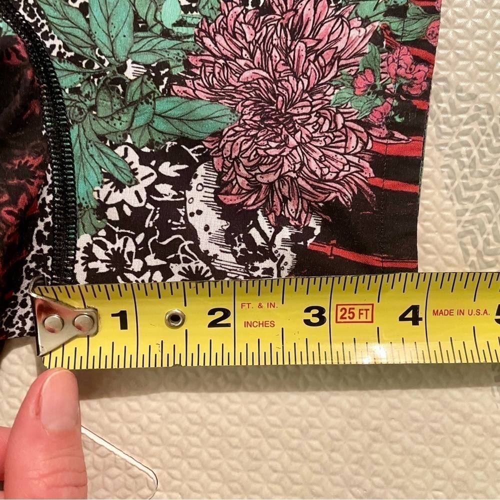 Lululemon Run Times 4" Shorts Zen Garden Size 4 - Picture 8 of 13
